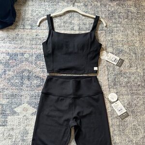 Vuori Black Ribbed Set Super flattering!